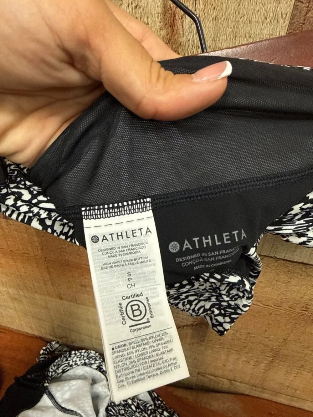 Athleta 36b top